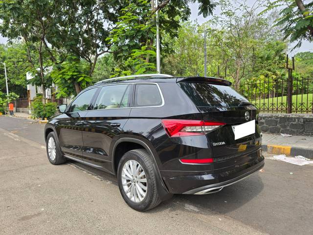 https://images10.gaadi.com/usedcar_image/4553656/original/processed_d5d447208e86c9fe205c715dfff3d8f3.jpg?imwidth=6402