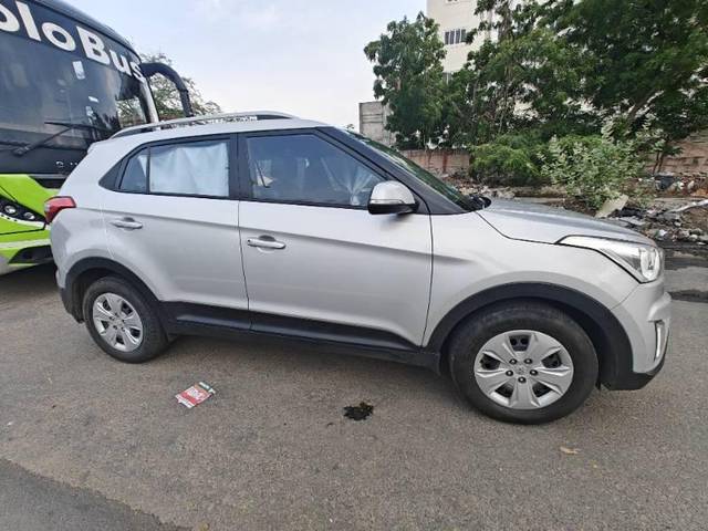 https://images10.gaadi.com/usedcar_image/4553663/original/processed_e5b84bf9-d013-4441-842f-3b7fd526aa4b.jpg?imwidth=6401