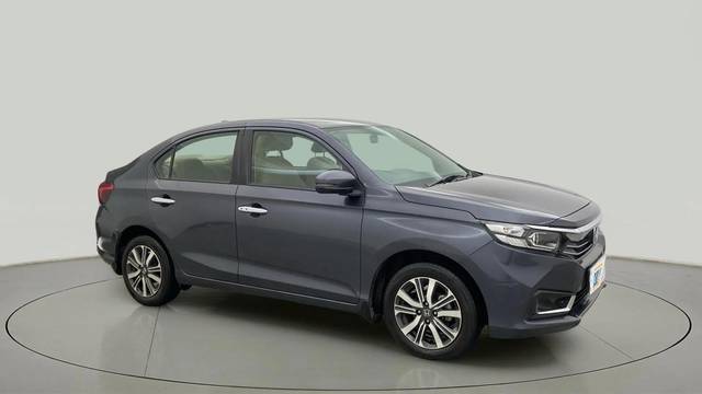 https://images10.gaadi.com/usedcar_image/4553666/original/b7cc105762b4eed92b42a1bcb3347276.jpg?imwidth=6400