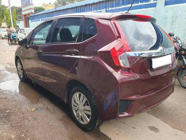 https://images10.gaadi.com/usedcar_image/4553674/original/processed_d7b9ca14681a7eb5bddf22d96d85d3e9.jpg?imwidth=6402