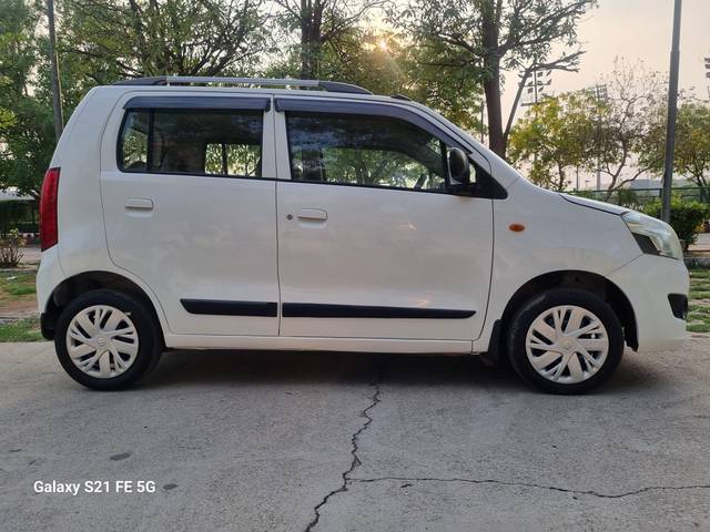 https://images10.gaadi.com/usedcar_image/4553679/original/processed_91bcd5a9365a56ecf167f2ec92d7d63a.jpg?imwidth=6401