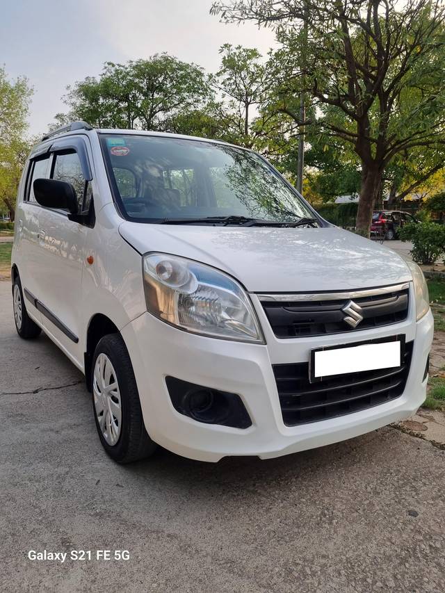 https://images10.gaadi.com/usedcar_image/4553679/original/processed_e6b6ed7394440d32b764ae35047a9282.jpg?imwidth=6400