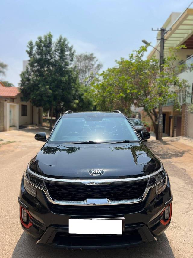 https://images10.gaadi.com/usedcar_image/4553680/original/processed_0d03cfec-3637-423d-8234-2149e03aa740.jpg?imwidth=6400