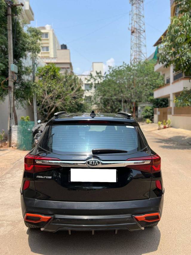 https://images10.gaadi.com/usedcar_image/4553680/original/processed_169dbaee-e28b-4fed-8476-a195a6d5bc5d.jpg?imwidth=6401