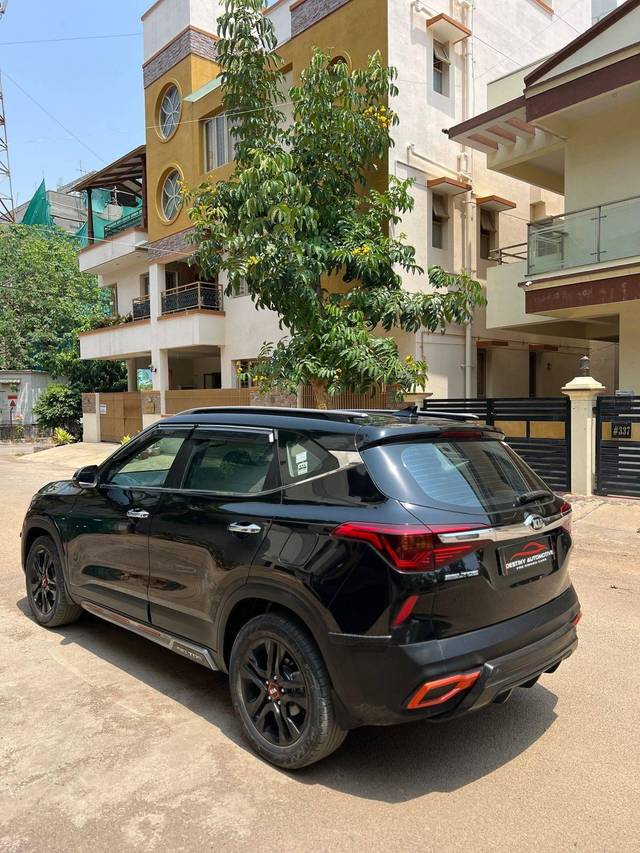 https://images10.gaadi.com/usedcar_image/4553680/original/processed_57d54007-a5fb-4d75-9e03-d3df68066df9.jpg?imwidth=6402