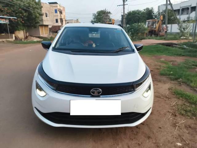 https://images10.gaadi.com/usedcar_image/4553724/original/processed_2002d549-760e-44e2-9863-b1fa3c14a9f8.jpg?imwidth=6401