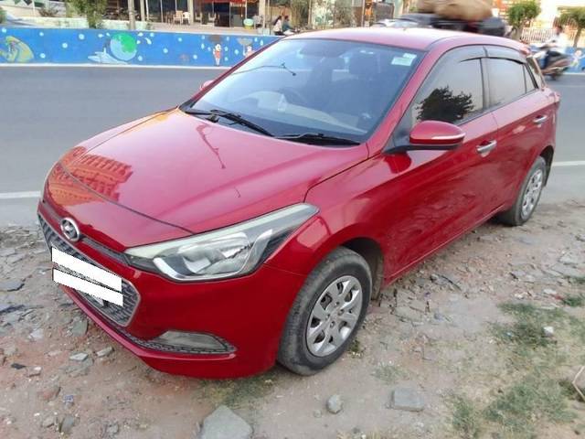https://images10.gaadi.com/usedcar_image/4553728/original/processed_5d700a6337e6d541d403a261fcc8fd33.jpg?imwidth=6400