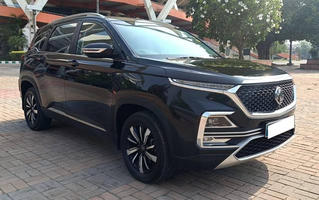 https://images10.gaadi.com/usedcar_image/4553753/original/processed_a3dad9cc5ff27fd75711fd360f808eec.jpg?imwidth=6400