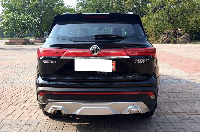 https://images10.gaadi.com/usedcar_image/4553753/original/processed_c5fcdbfeda9c648cdd79539bcf6134b9.jpg?imwidth=6402