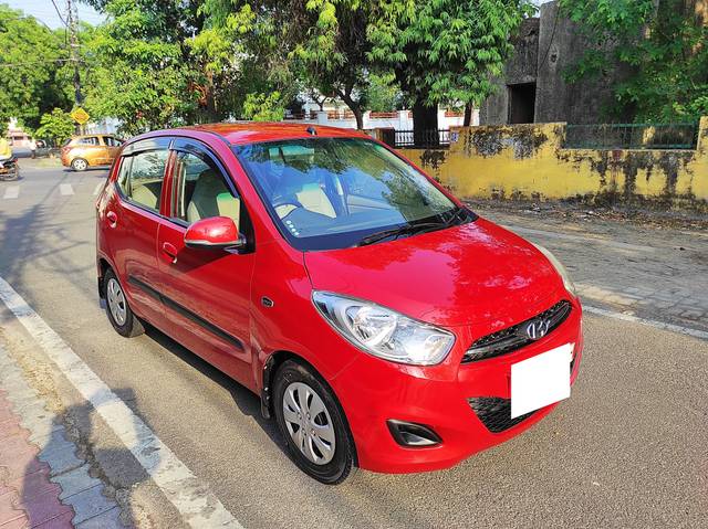https://images10.gaadi.com/usedcar_image/4553757/original/processed_b1c0d81cb68c462ec560e8e8a664ce5a.jpg?imwidth=6400