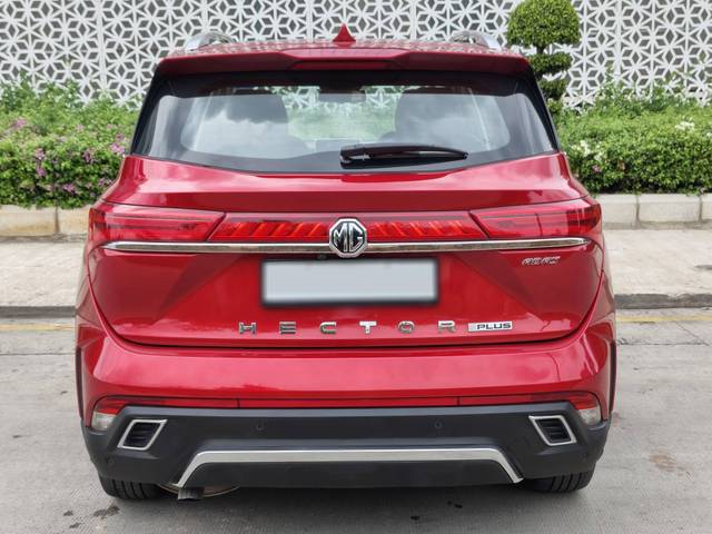 https://images10.gaadi.com/usedcar_image/4553768/original/processed_49f446786198cdb7ebf943757d1b0baf.jpeg?imwidth=6402
