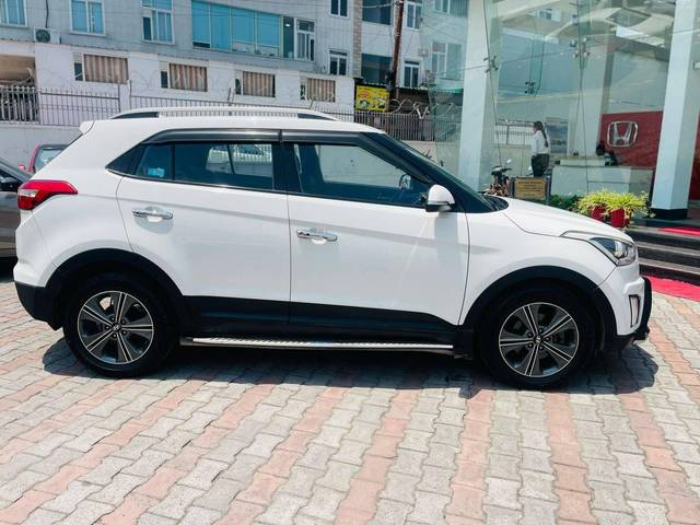 https://images10.gaadi.com/usedcar_image/4553784/original/processed_4b8c983d56304ce82dda4ee46f43a170.jpg?imwidth=6401
