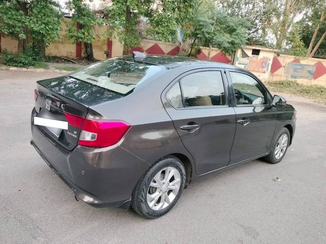 https://images10.gaadi.com/usedcar_image/4553795/original/processed_51f9b7b77e99872634986bb7888b4fba.jpg?imwidth=6402