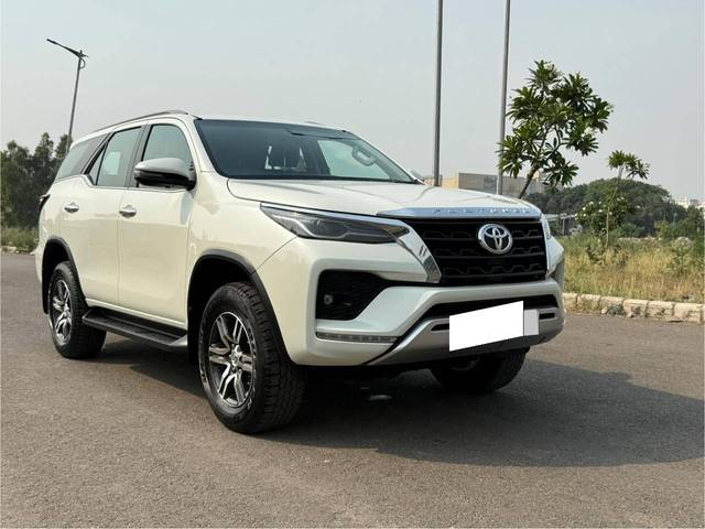 https://images10.gaadi.com/usedcar_image/4553809/original/processed_bb9f1c15fbb6bdd8fd44558d3eb49961.jpg?imwidth=6400