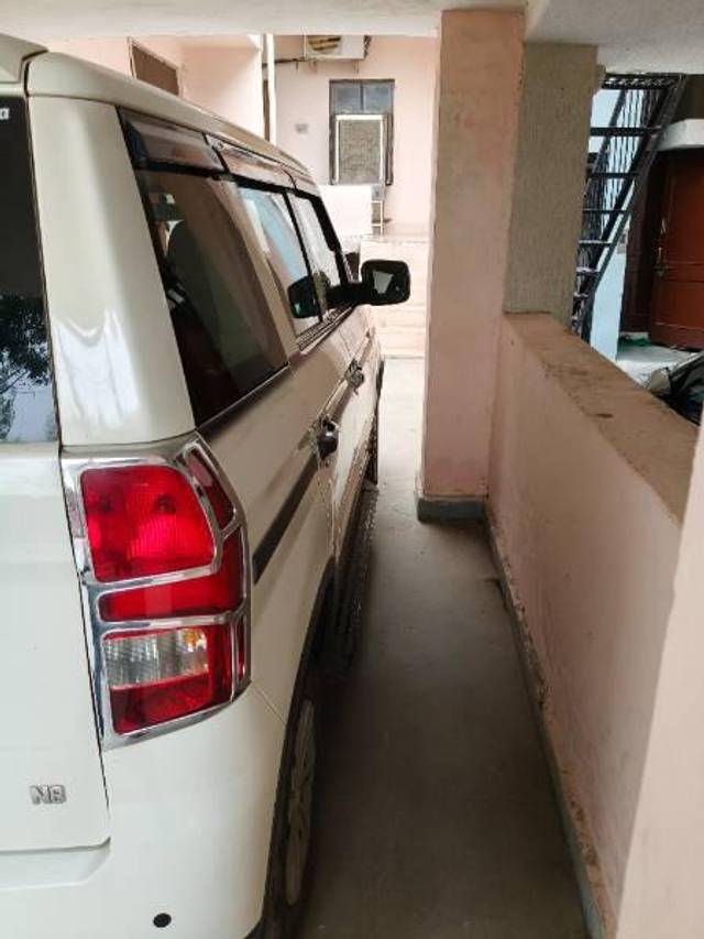 https://images10.gaadi.com/usedcar_image/4553830/original/processed_f5c87527-c28a-454e-b57a-0f390d9fa195.jpg?imwidth=6401