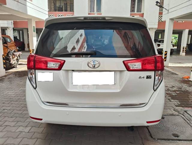 https://images10.gaadi.com/usedcar_image/4553874/original/processed_324cedfe391a6be985f9b5c0a052bf22.jpg?imwidth=6402