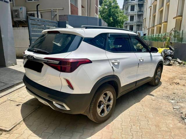 https://images10.gaadi.com/usedcar_image/4553879/original/processed_197dc2bb375347c36a1f490f59cb330a.jpg?imwidth=6401