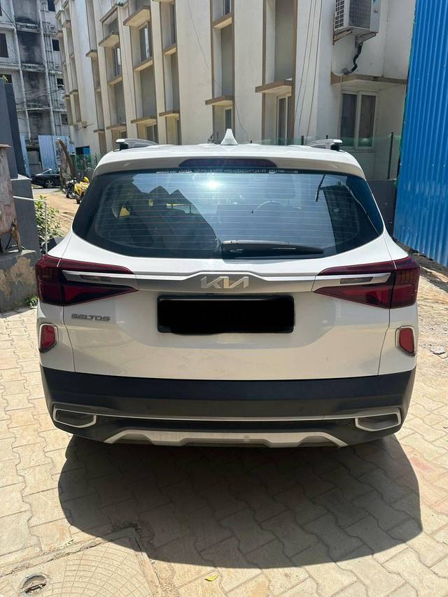 https://images10.gaadi.com/usedcar_image/4553879/original/processed_1e0fd5fe81a9c3a608602a5d68e9ad87.jpg?imwidth=6402