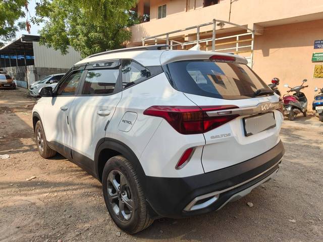 https://images10.gaadi.com/usedcar_image/4553879/original/processed_a4cae4b8d6a9809a850c519d8d355dd1.jpg?imwidth=6400