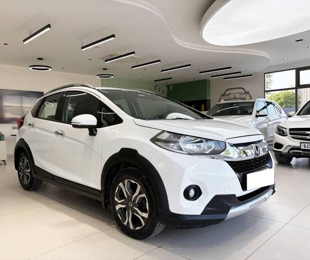 https://images10.gaadi.com/usedcar_image/4553881/original/processed_85e3db2a163eb0a241042fabdced0237.jpg?imwidth=6400
