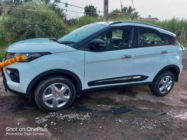 https://images10.gaadi.com/usedcar_image/4553884/original/processed_1712f8ba-fd70-4063-aa7b-e7e1d5bc7835.jpg?imwidth=6400
