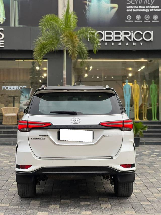 https://images10.gaadi.com/usedcar_image/4553892/original/processed_8a3a03867965df34e6c7dffde7806c41.jpg?imwidth=6401