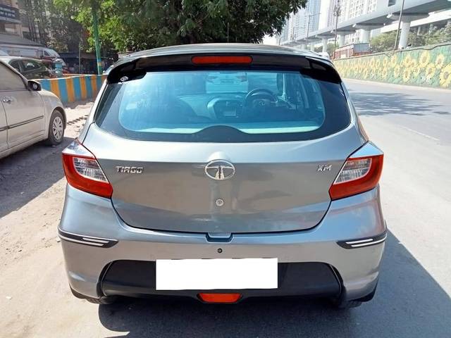 https://images10.gaadi.com/usedcar_image/4553894/original/processed_aecd9cefa5fe8f9bebc3f1edd674d90b.jpg?imwidth=6402