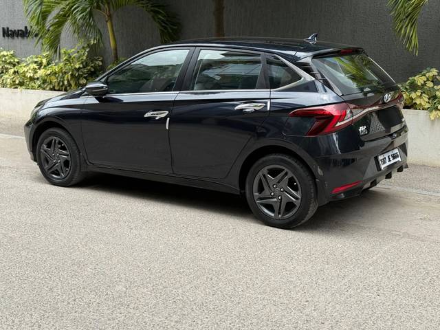 https://images10.gaadi.com/usedcar_image/4553897/original/processed_535ca606-f284-42bf-be15-00e7af9fd912.jpg?imwidth=6402
