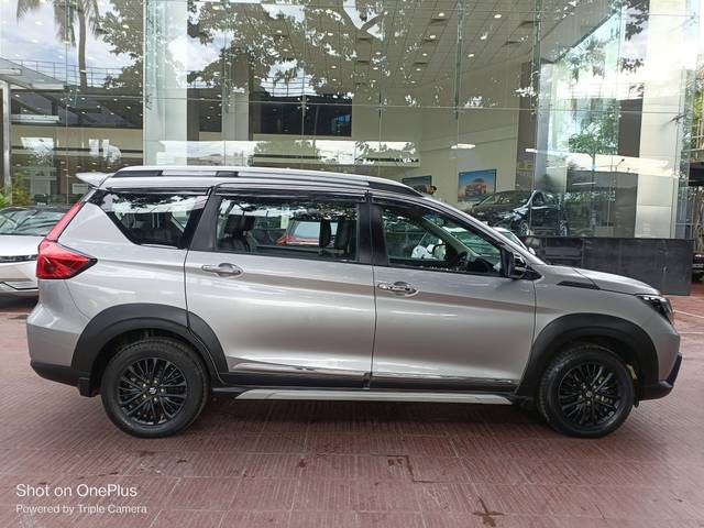 https://images10.gaadi.com/usedcar_image/4553907/original/processed_8a41f530f7194f433878cc4085e55c7f.jpg?imwidth=6401