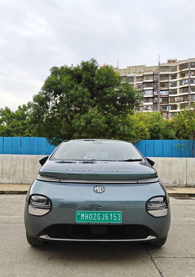 https://images10.gaadi.com/usedcar_image/4553910/original/processed_6573b207217bd34320eacb3890bd8c33.jpg?imwidth=6402