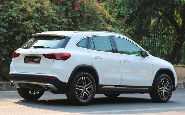 https://images10.gaadi.com/usedcar_image/4553925/original/processed_318ccaf43d6dffd87934ef760e31eda9.jpeg?imwidth=6402