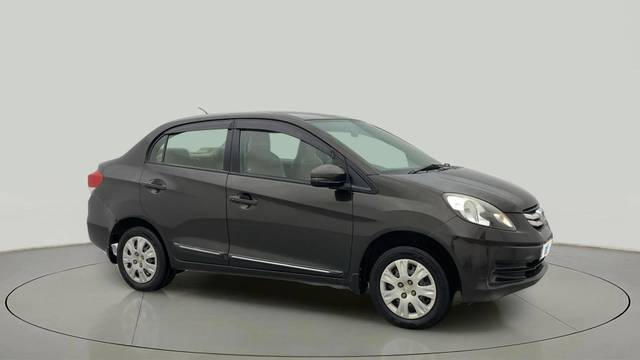 https://images10.gaadi.com/usedcar_image/4553927/original/1374787cd31b3de5859a4b2369068bb7.jpg?imwidth=6400
