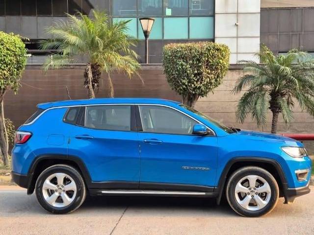 https://images10.gaadi.com/usedcar_image/4553936/original/processed_24d6d4a733509f725e786f37a57a3112.jpeg?imwidth=6401