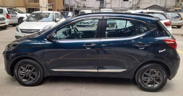 https://images10.gaadi.com/usedcar_image/4553948/original/processed_cedc6ce78fa7bcea741137295500b175.jpeg?imwidth=6400