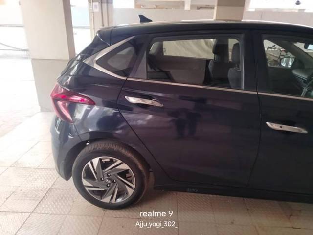 https://images10.gaadi.com/usedcar_image/4553986/original/processed_692842a4-cb50-40c9-b63f-a69b112ee71a.jpg?imwidth=6400
