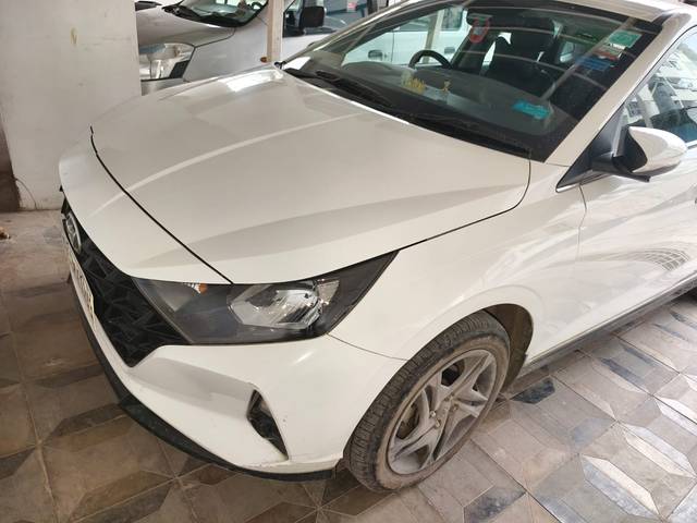 https://images10.gaadi.com/usedcar_image/4553998/original/e2fc0770-fff2-4d66-a729-78a24505d83e.jpg?imwidth=6400