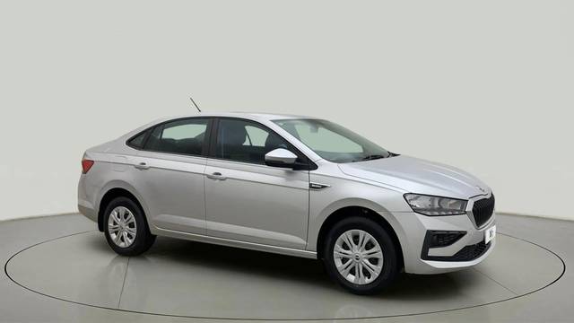 https://images10.gaadi.com/usedcar_image/4554013/original/131bcb3509d6705f96ee242fa7f7e2f9.jpg?imwidth=6400