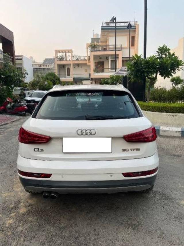 https://images10.gaadi.com/usedcar_image/4554015/original/processed_de057e80-993c-4f2e-b8d5-31586c6843ba.jpeg?imwidth=6401