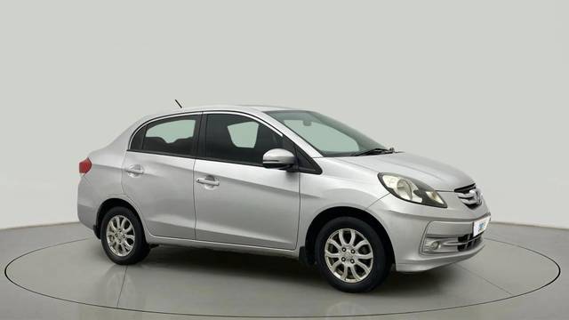 https://images10.gaadi.com/usedcar_image/4554020/original/5557819392fefe74a4d4057bb0c90600.jpg?imwidth=6400