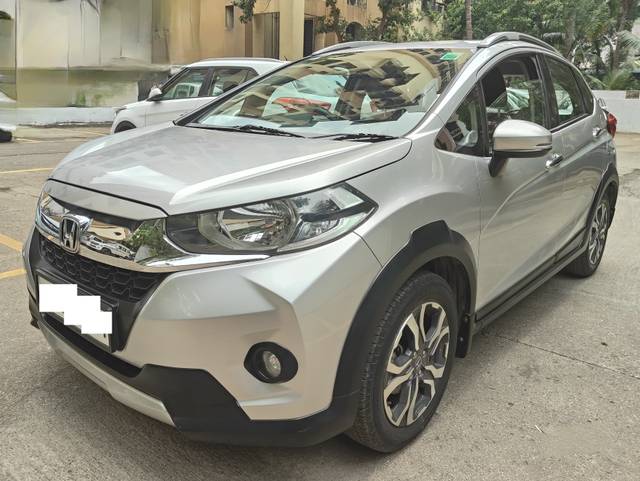 https://images10.gaadi.com/usedcar_image/4554033/original/f8eb7c727653b022dc23b19d3bc718a4.jpeg?imwidth=6402