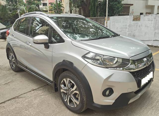 https://images10.gaadi.com/usedcar_image/4554033/original/processed_31b5269be93cdde04673d55064a28b9a.jpeg?imwidth=6400
