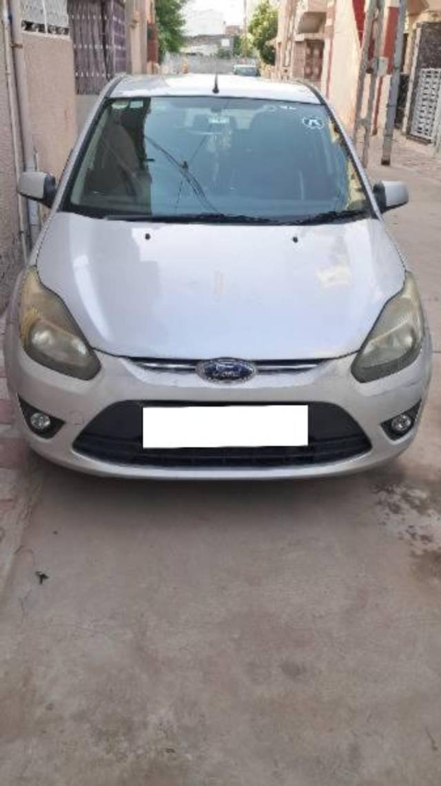 https://images10.gaadi.com/usedcar_image/4554034/original/processed_7a8eeda7-e65d-48ff-9943-5a558519976d.jpg?imwidth=6402