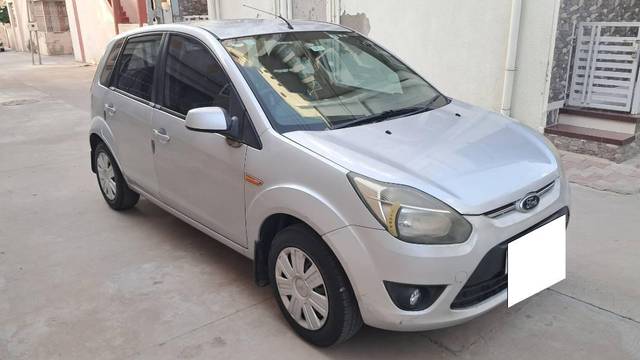 https://images10.gaadi.com/usedcar_image/4554034/original/processed_954eaf68-ecb5-4bf7-8614-a4df66b41375.jpg?imwidth=6400
