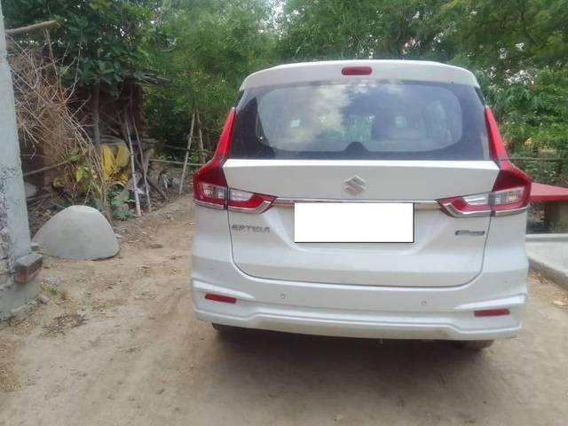 https://images10.gaadi.com/usedcar_image/4554038/original/processed_e548d8da-0526-4711-9646-84eaf52c056c.jpg?imwidth=6402