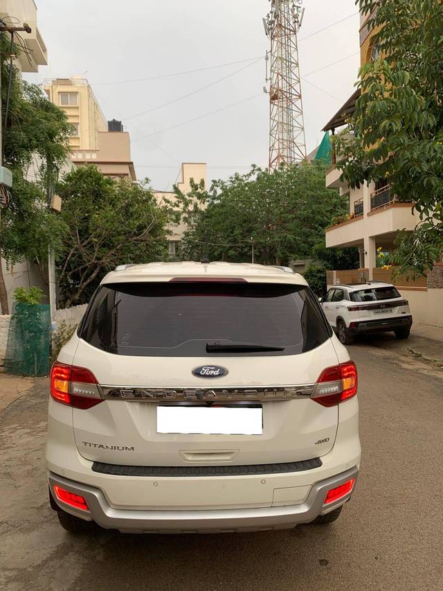 https://images10.gaadi.com/usedcar_image/4554048/original/processed_26ee684f-d462-4782-ad00-b72775d33dcd.jpg?imwidth=6402