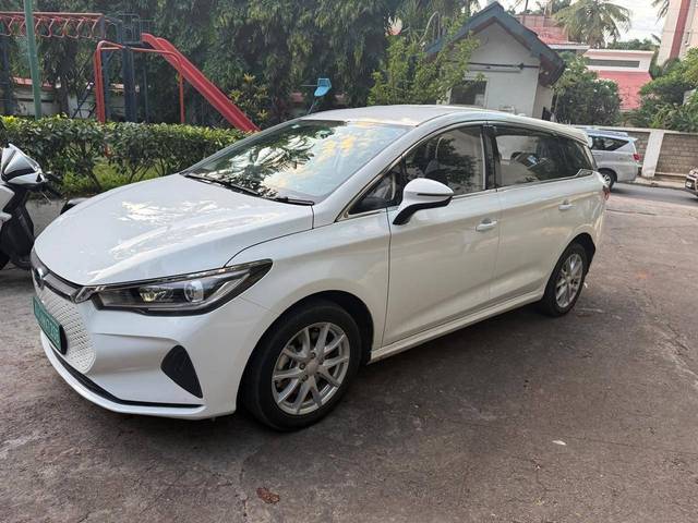 https://images10.gaadi.com/usedcar_image/4554058/original/processed_eef84cc6ba0b1dc6021ccf53a48aecfc.jpg?imwidth=6401