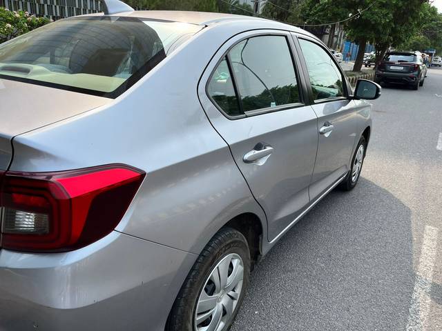 https://images10.gaadi.com/usedcar_image/4554068/original/17186469-92f7-44bd-9492-c977358465d0.jpg?imwidth=6402