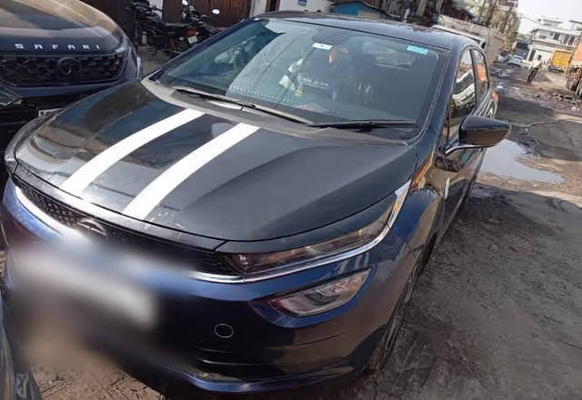 https://images10.gaadi.com/usedcar_image/4554108/original/95770432-c3a7-47b5-abc2-b2c86fed3fca.?imwidth=6401