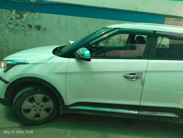 https://images10.gaadi.com/usedcar_image/4554110/original/processed_b47e1240-0bee-4e28-aa23-642ca001fafd.jpeg?imwidth=6401