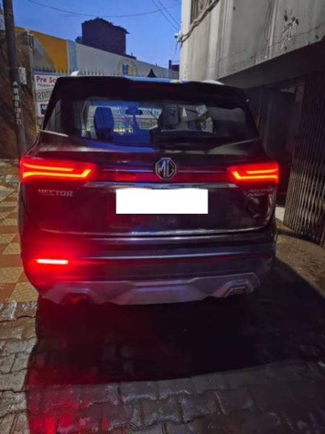https://images10.gaadi.com/usedcar_image/4554185/original/processed_15972e80-4e35-4556-919a-0d25e0c4f243.jpg?imwidth=6401